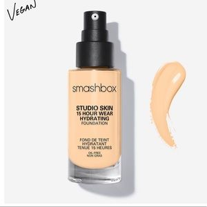 Smashbox studio skin 24 Hour hydrating foundation